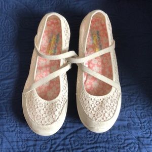 Worn once 9.5 size Skechers. Great condition